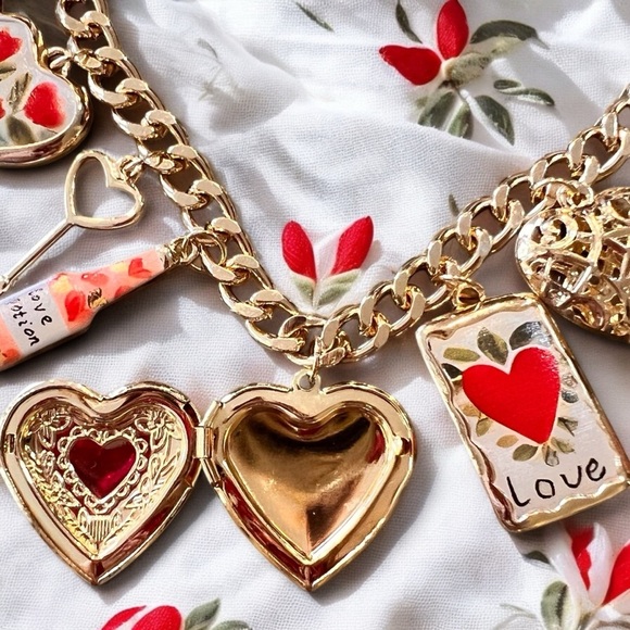 Gold toned charm necklace Love potion charms Lemons Hearts Tulips beautiful - Picture 10 of 17